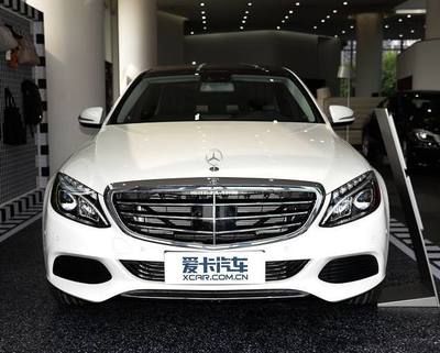 三叉星徽全球閃耀 奔馳汽車的百年全球夢想 & 銷售要略